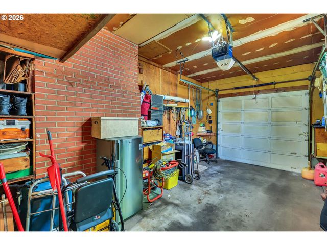 10620 Ne HOLLADAY St, Portland, OR 97220