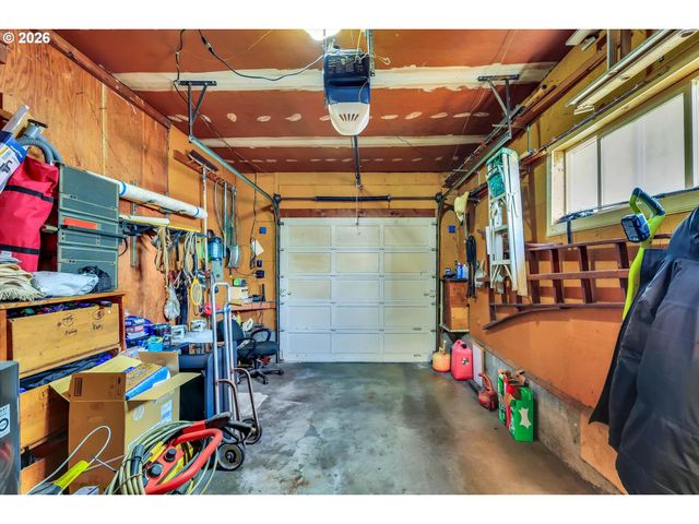 10620 Ne HOLLADAY St, Portland, OR 97220
