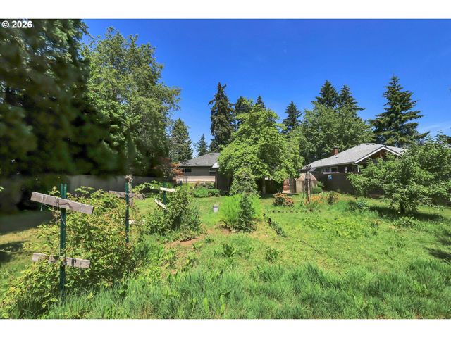 10620 Ne HOLLADAY St, Portland, OR 97220