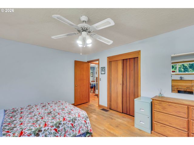 10620 Ne HOLLADAY St, Portland, OR 97220