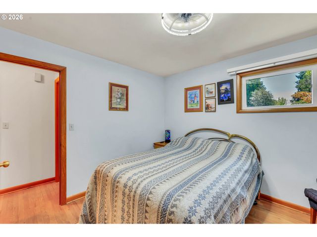 10620 Ne HOLLADAY St, Portland, OR 97220