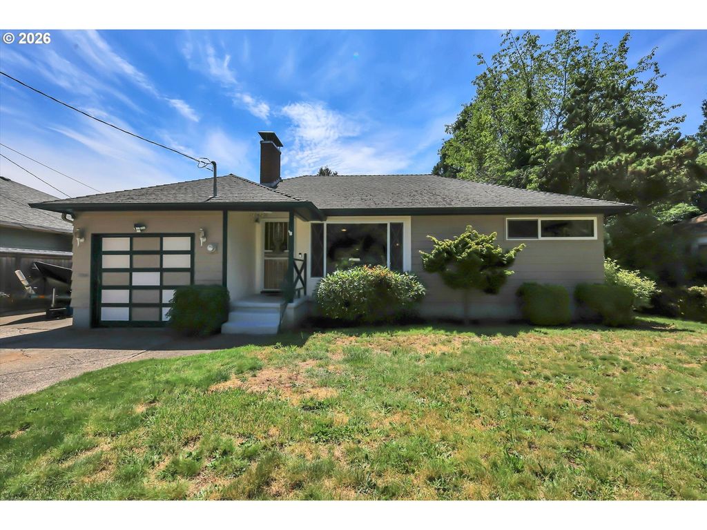 10620 Ne HOLLADAY St, Portland, OR 97220