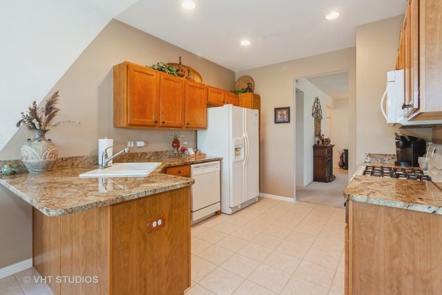 2026 Highbury Lane, Aurora, IL 60502
