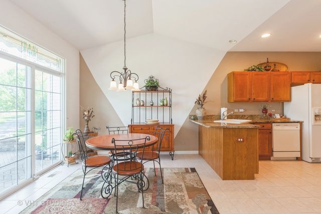 2026 Highbury Lane, Aurora, IL 60502