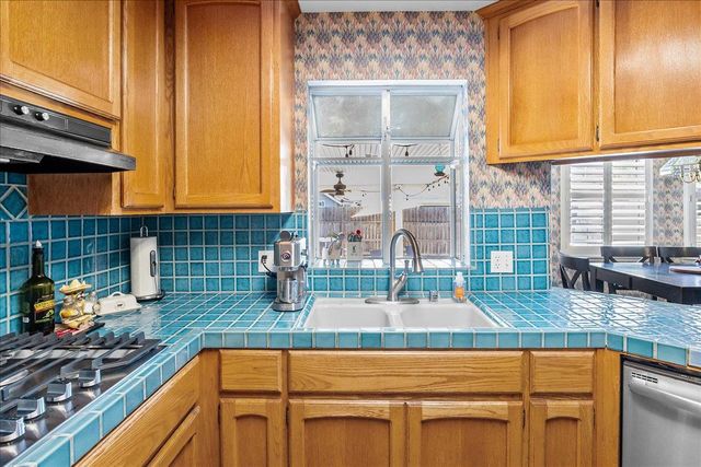 1160 W Walnut St, Stockton, CA 95203