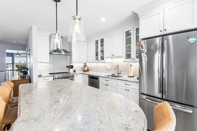 19 Marina Dr 19, Hull, MA 02045