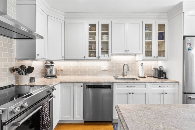 19 Marina Dr 19, Hull, MA 02045