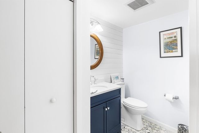 19 Marina Dr 19, Hull, MA 02045