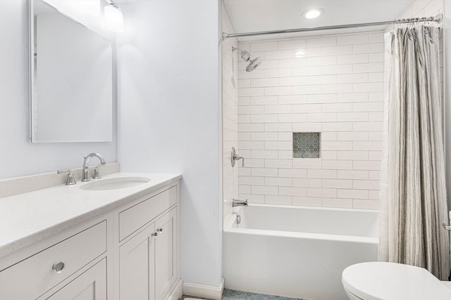 19 Marina Dr 19, Hull, MA 02045