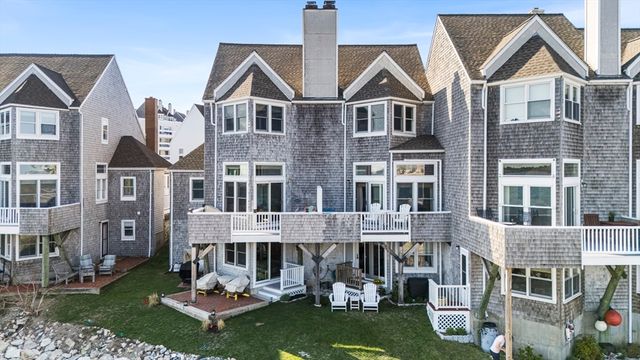 19 Marina Dr 19, Hull, MA 02045