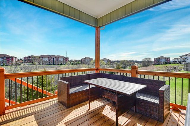 8003 W 166th Terrace, Overland Park, KS 66085