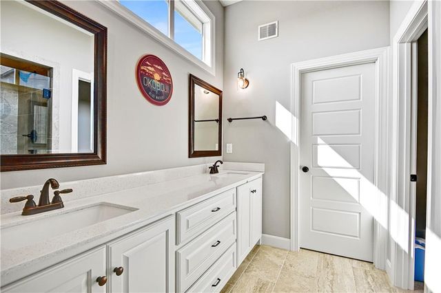 8003 W 166th Terrace, Overland Park, KS 66085