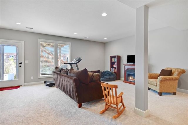 8003 W 166th Terrace, Overland Park, KS 66085