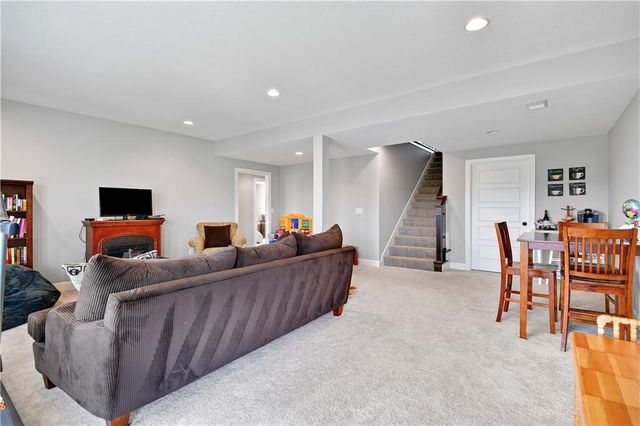 8003 W 166th Terrace, Overland Park, KS 66085