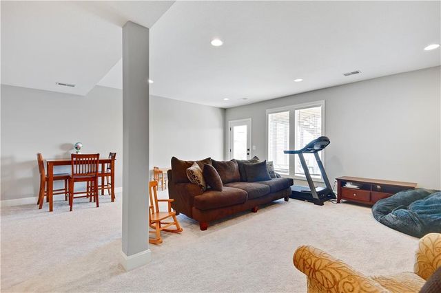 8003 W 166th Terrace, Overland Park, KS 66085