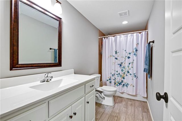 8003 W 166th Terrace, Overland Park, KS 66085