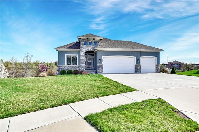 8003 W 166th Terrace, Overland Park, KS 66085