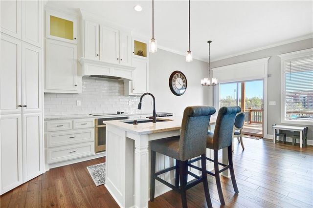 8003 W 166th Terrace, Overland Park, KS 66085