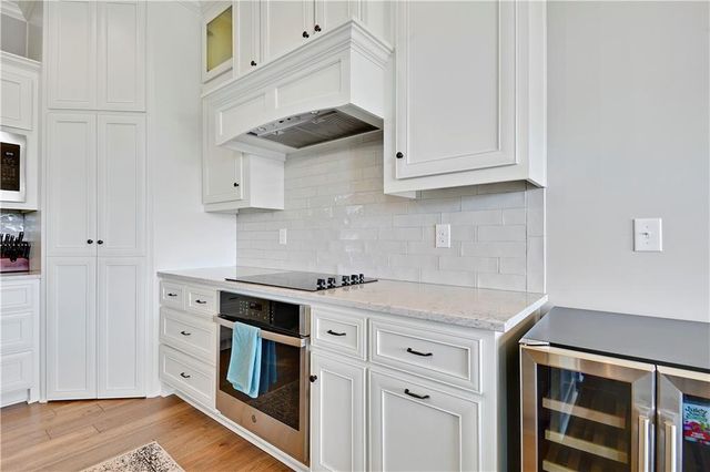 8003 W 166th Terrace, Overland Park, KS 66085