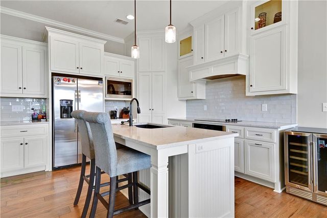 8003 W 166th Terrace, Overland Park, KS 66085