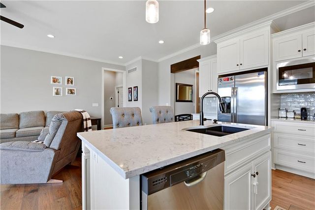 8003 W 166th Terrace, Overland Park, KS 66085