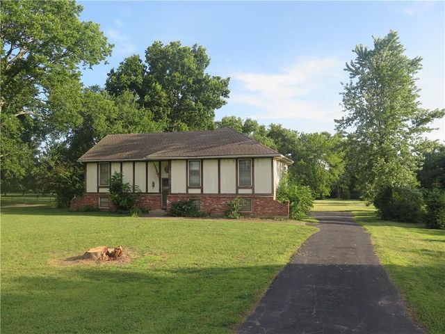10610 W 170th Terrace, Overland Park, KS 66221