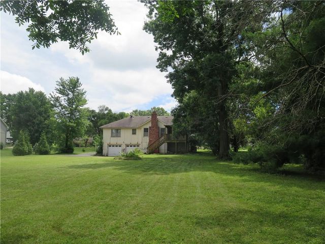 10610 W 170th Terrace, Overland Park, KS 66221