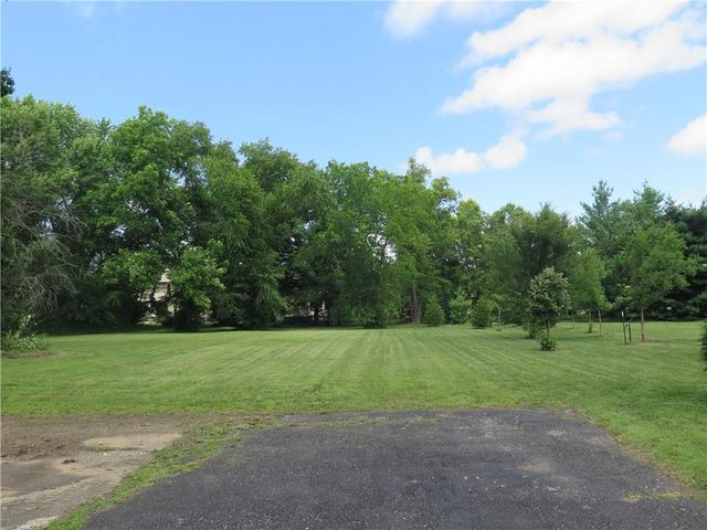 10610 W 170th Terrace, Overland Park, KS 66221