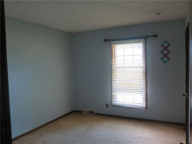 10610 W 170th Terrace, Overland Park, KS 66221