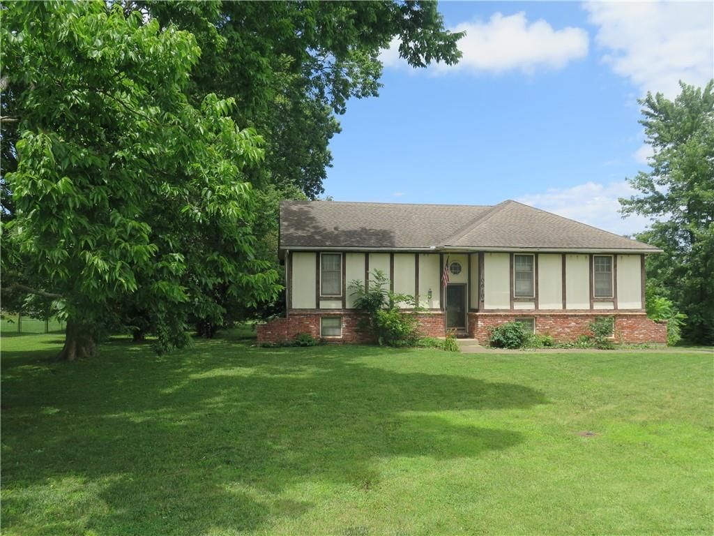 10610 W 170th Terrace, Overland Park, KS 66221