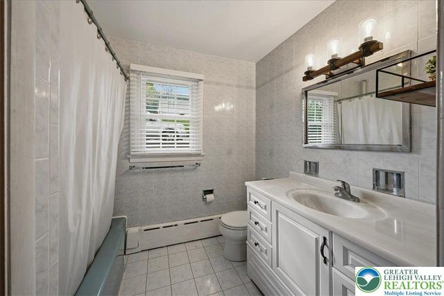 1115 Crestview Drive, Stroud Twp, PA 18360