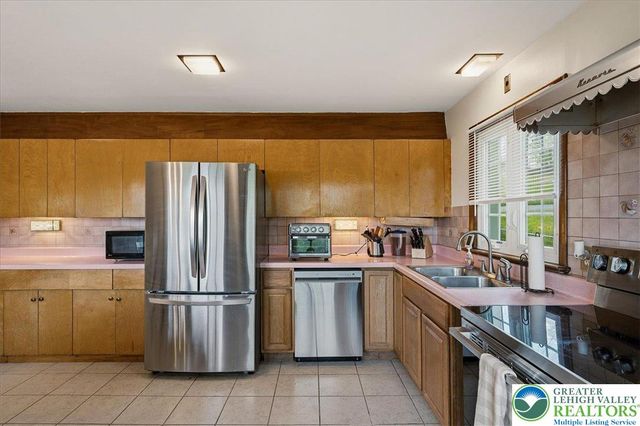 1115 Crestview Drive, Stroud Twp, PA 18360