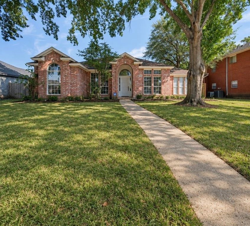 2912 Olympia Drive, Grand Prairie, TX 75052 — exterior