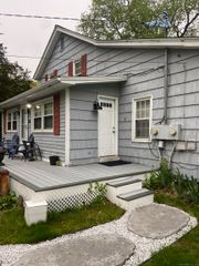 165 Huntingtown Road, Newtown, CT 06470