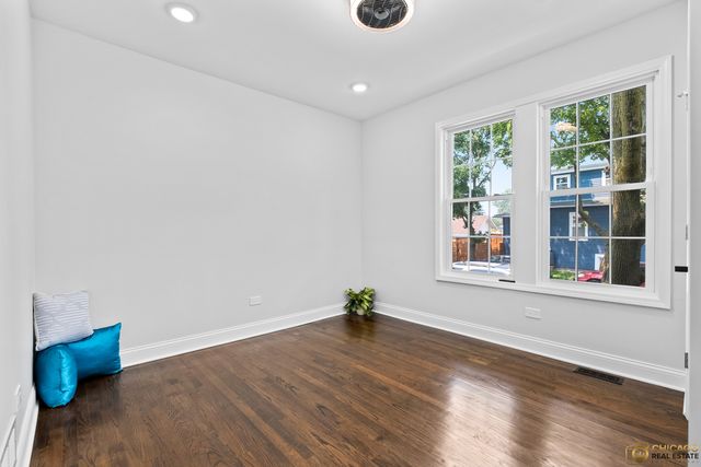 4656 N Leamington Avenue, Chicago, IL 60630