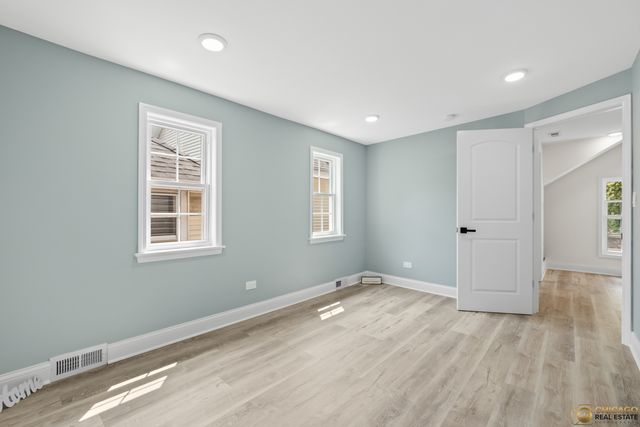 4656 N Leamington Avenue, Chicago, IL 60630