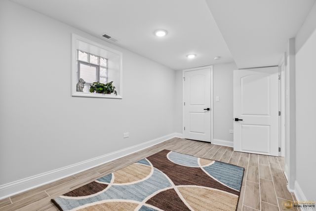 4656 N Leamington Avenue, Chicago, IL 60630