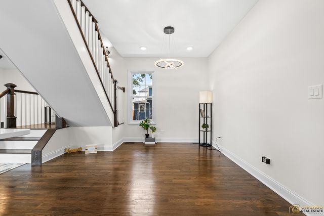 4656 N Leamington Avenue, Chicago, IL 60630