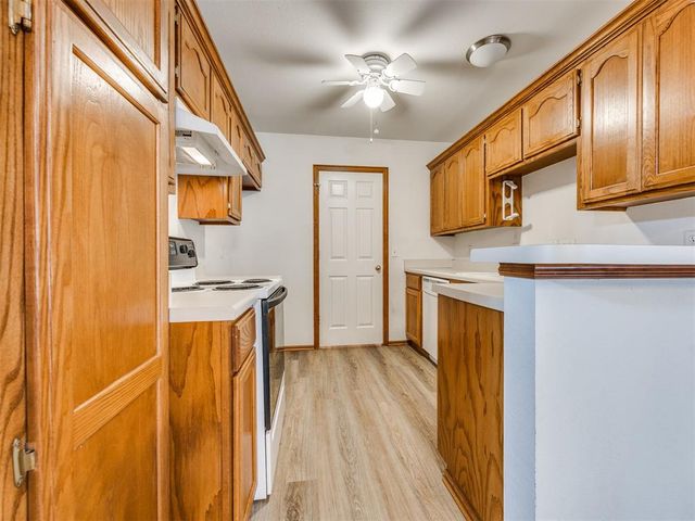 1124 NE 8th Street, Moore, OK 73160