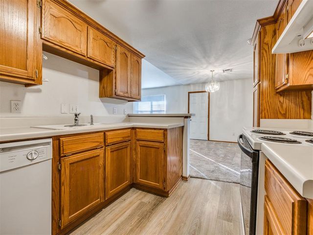 1124 NE 8th Street, Moore, OK 73160