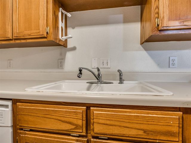 1124 NE 8th Street, Moore, OK 73160