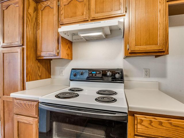 1124 NE 8th Street, Moore, OK 73160