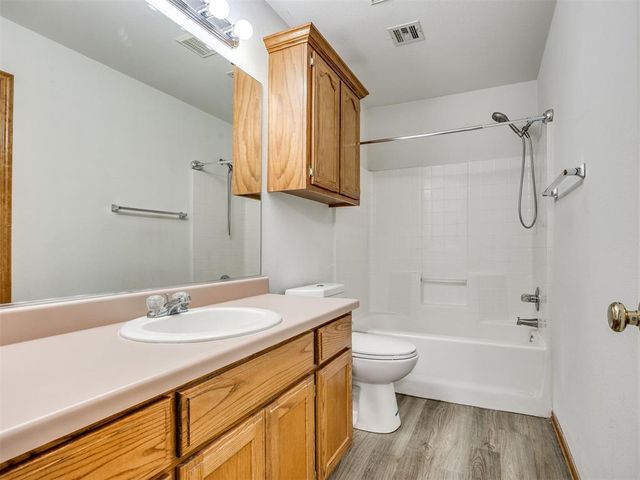 1124 NE 8th Street, Moore, OK 73160