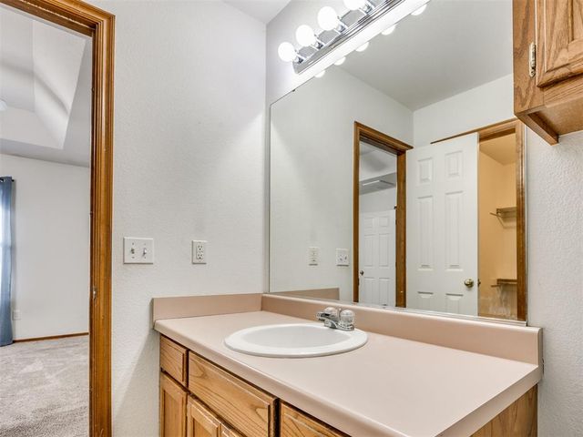 1124 NE 8th Street, Moore, OK 73160