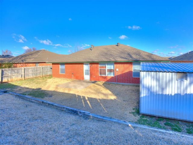 1124 NE 8th Street, Moore, OK 73160