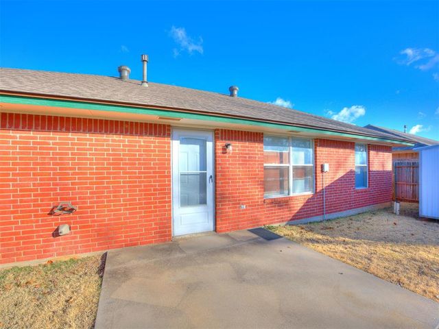 1124 NE 8th Street, Moore, OK 73160