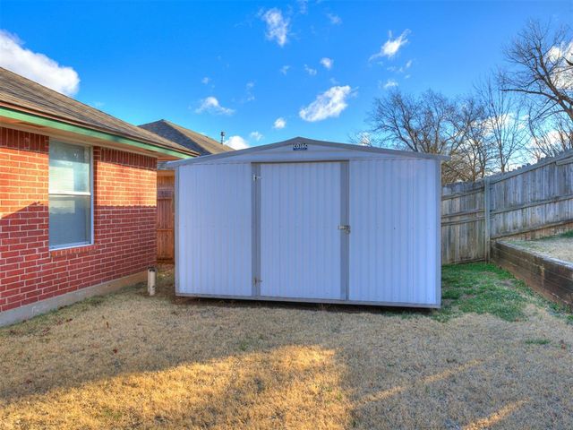 1124 NE 8th Street, Moore, OK 73160