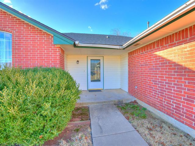 1124 NE 8th Street, Moore, OK 73160