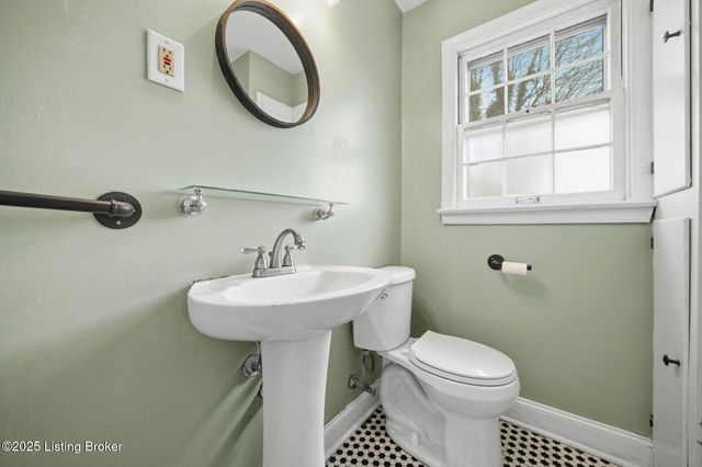 221 Inverness Ave, Louisville, KY 40214