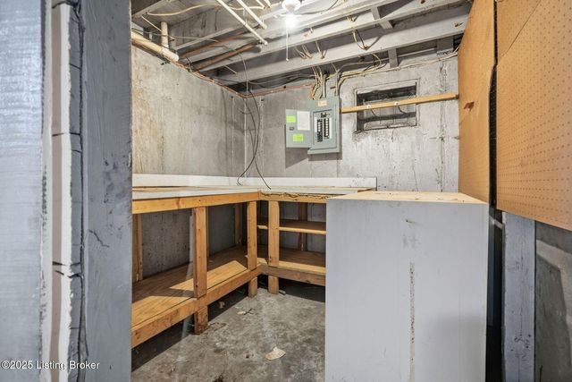 221 Inverness Ave, Louisville, KY 40214